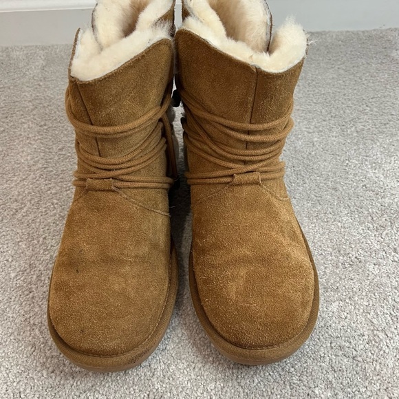 Minnetonka Woburn Wrap Lace Sherpa Lined Boots - Picture 6 of 12